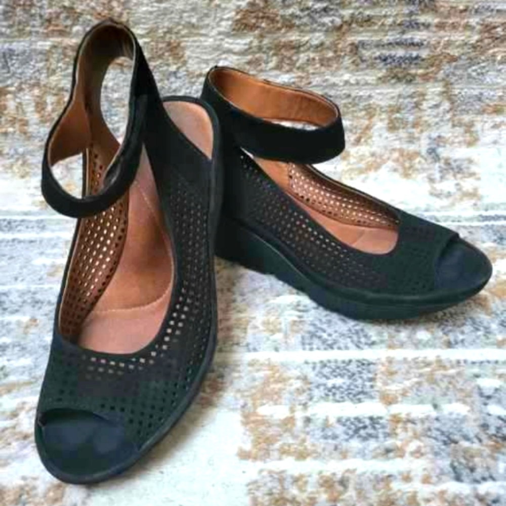 Clark's Wedge Sandals size 8